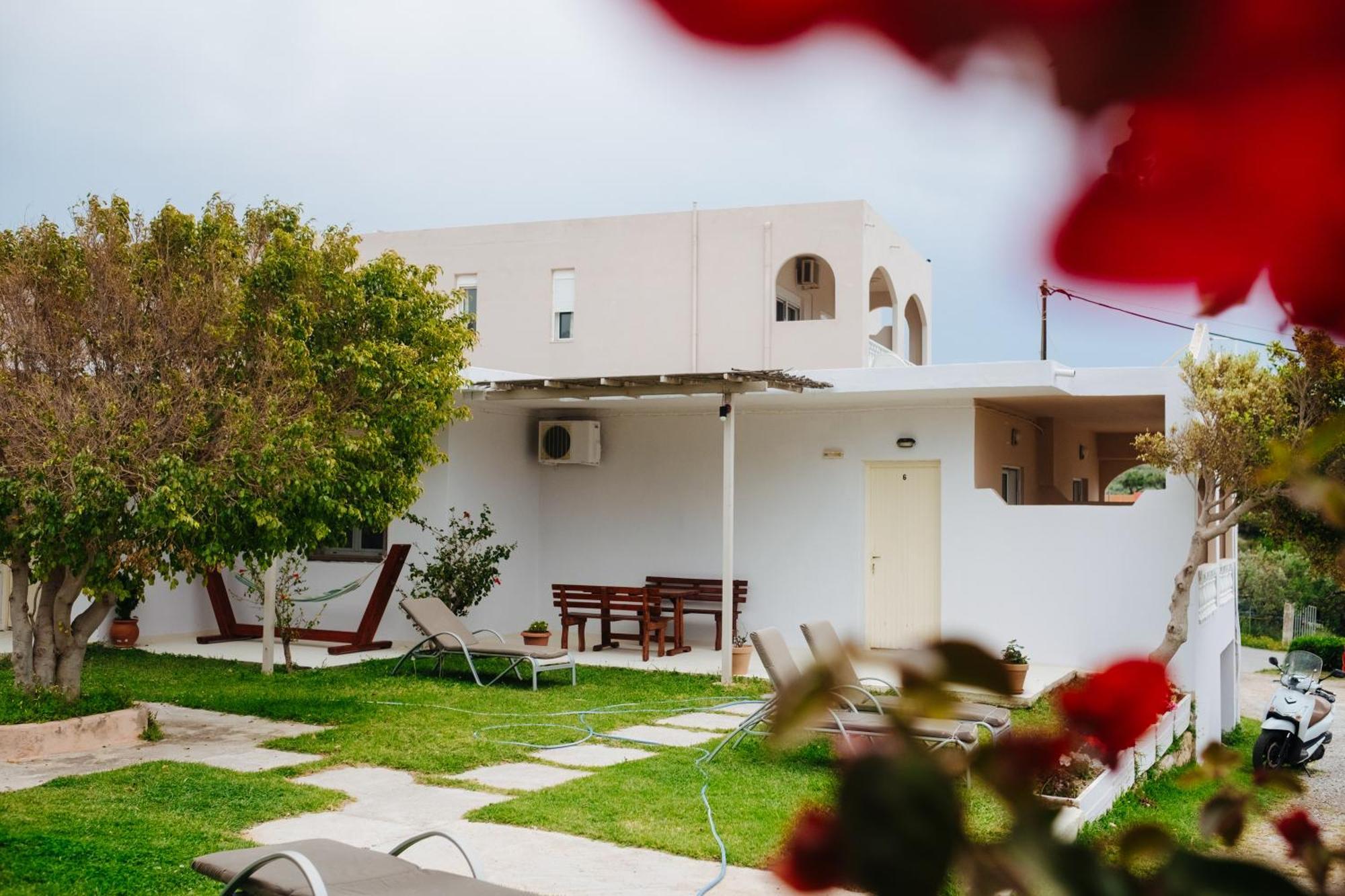 Finikas Apartments プラキアス エクステリア 写真