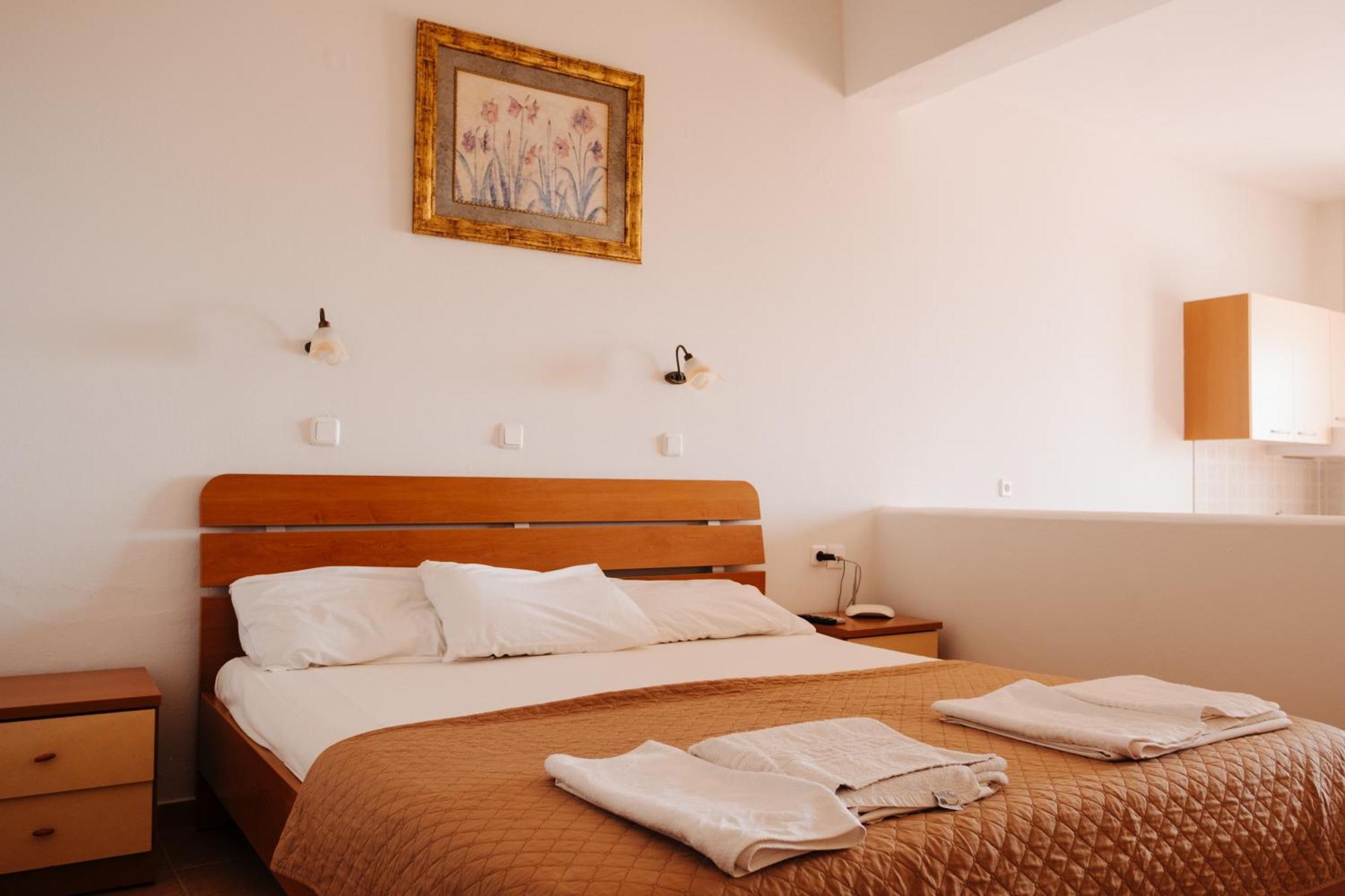 Finikas Apartments プラキアス エクステリア 写真